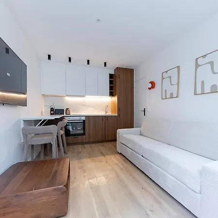 Charming 4 Stars Near Montmartre & Metro