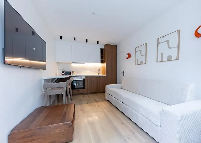 Charming 4 Stars Near Montmartre & Metro